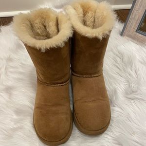 UGG Bailey Bow boots/ size 7